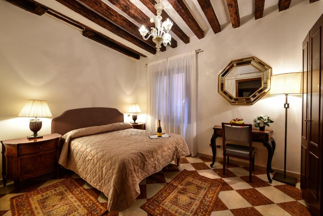 Anzolo Palace - Rooms & Apartments เวนิส ภายนอก รูปภาพ