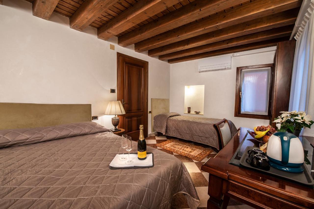Anzolo Palace - Rooms & Apartments เวนิส ภายนอก รูปภาพ